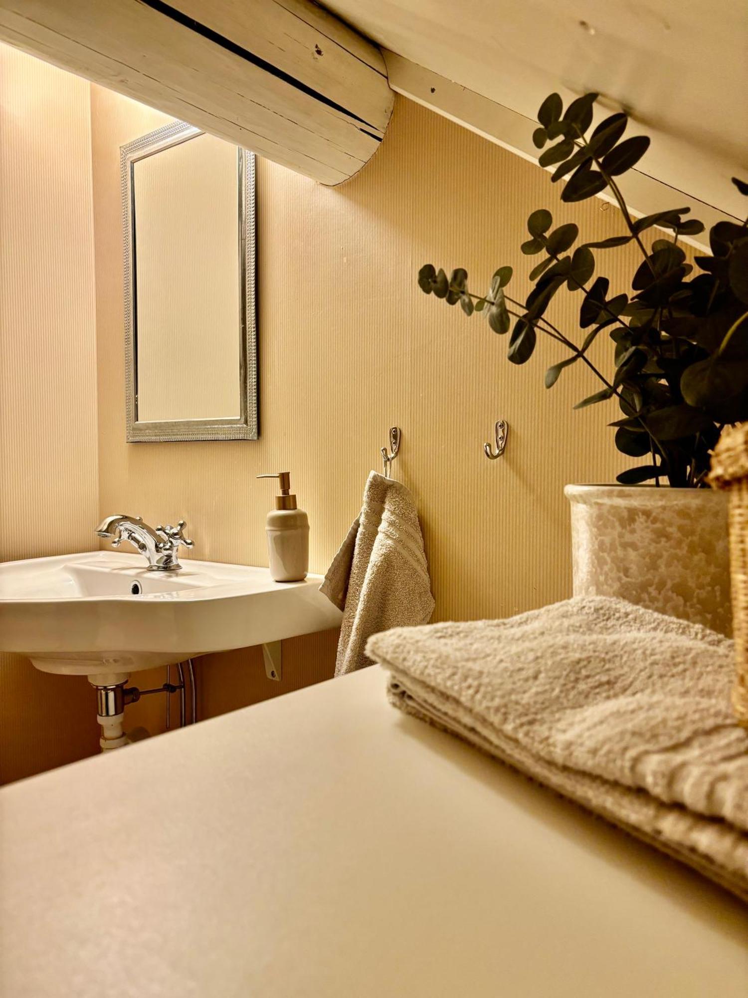 Lydde Gård Hotel Kinna Eksteriør billede
